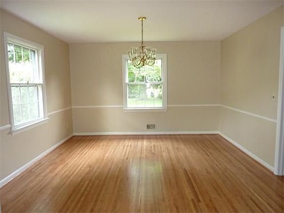 5th image of 51 Brentwood Dr