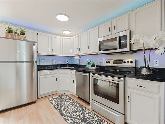 5th image of 1393 Plymouth St Unit 1393