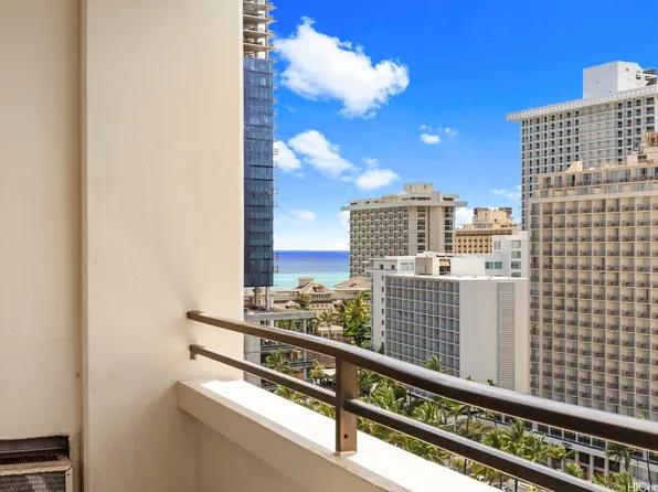 2410 Cleghorn St APT 1801, Honolulu, HI 96815