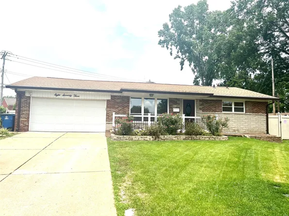 873 Wycliffe Ct, Saint Louis, MO 63125