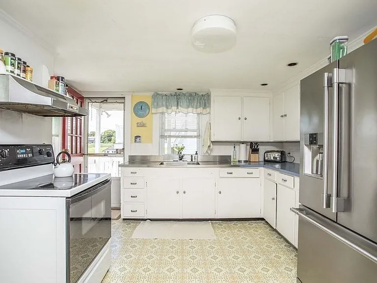 63 Glades Rd — Photo 11