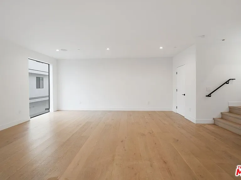 735 N Gramercy Pl — Photo 5