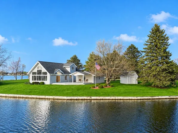 1017 Channel Dr, Lake Isabella, MI 48893