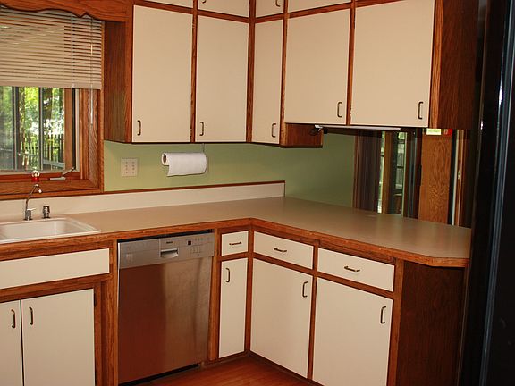 4th image of 113 W James Ave