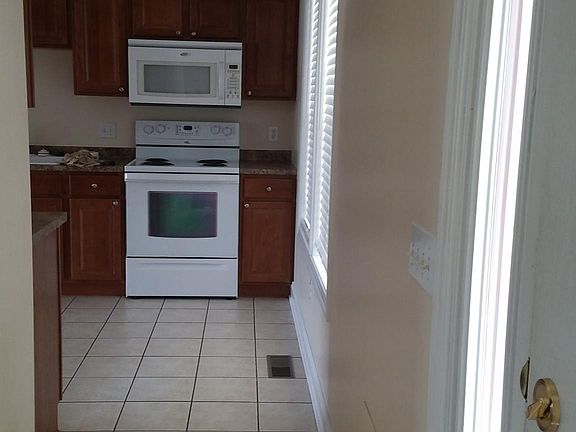 3rd image of 765 Oaktree Blvd