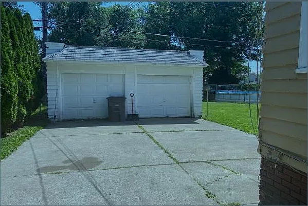4370 Eastway St — Photo 10