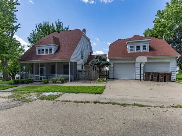 916 7th St, Fulton, IL 61252