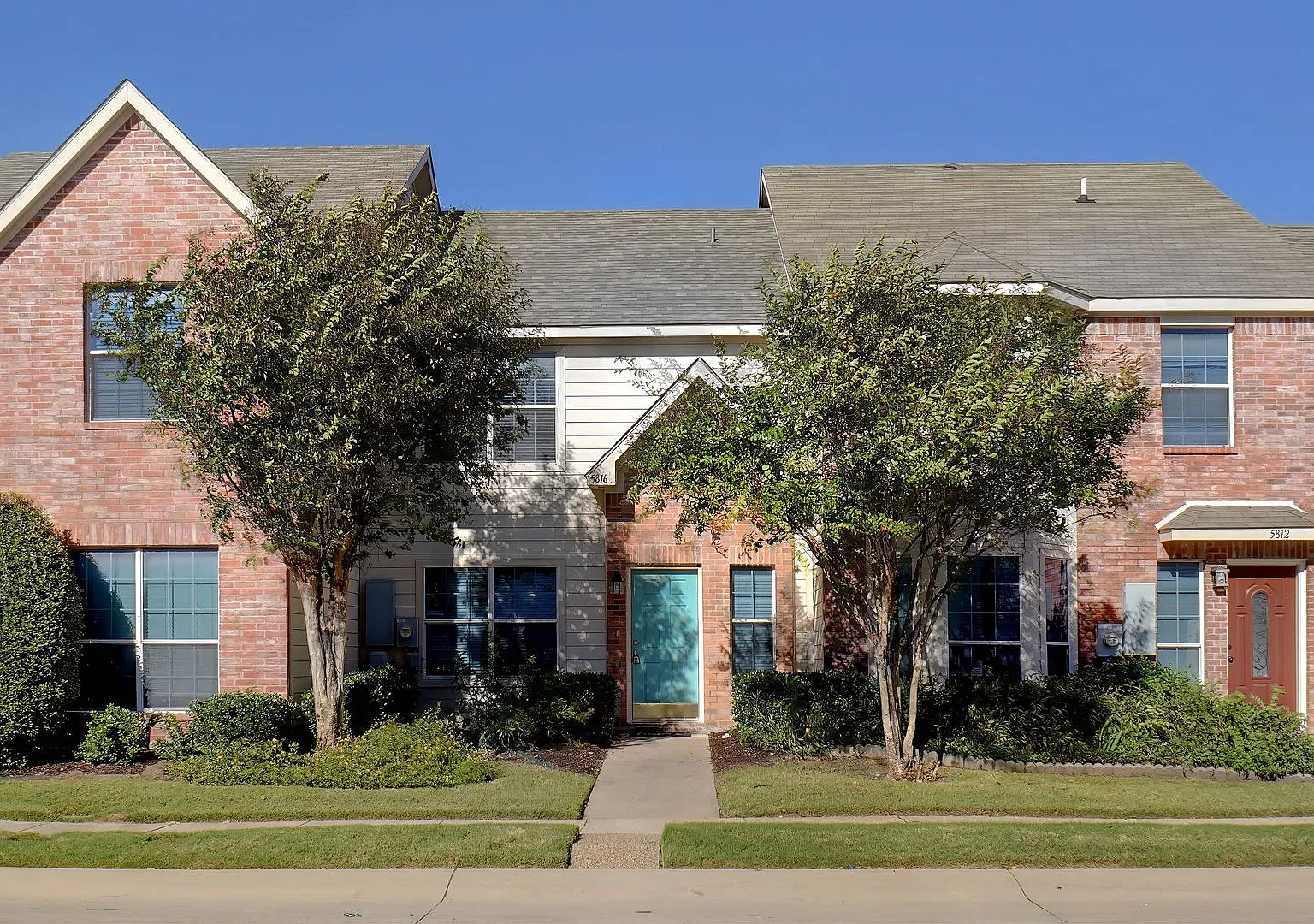 Beautiful Townhome for Lease — Photo 2