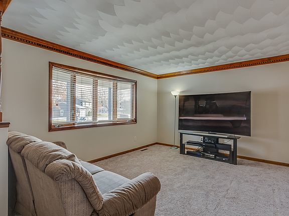 3rd image of 10483 Sunflower Dr