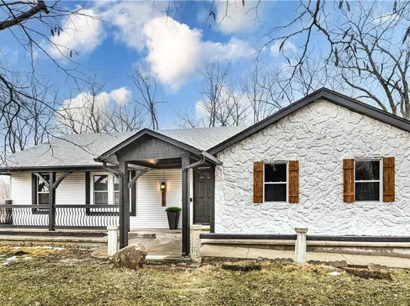 8709 Candlelight Ln, Lenexa, KS 66215