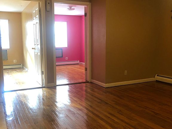 2nd image of 2415 Matthews Ave #1
