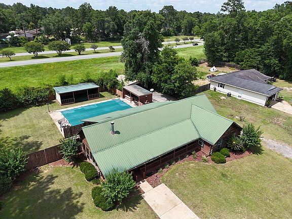 2nd image of 1411 Russell Dr