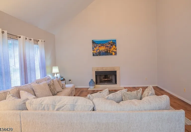 4 Lewis Hollow Rd — Photo 4