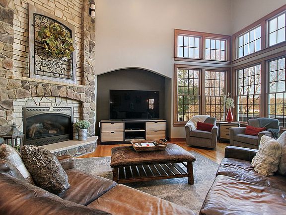 2nd image of 3387 Woodhaven Dr