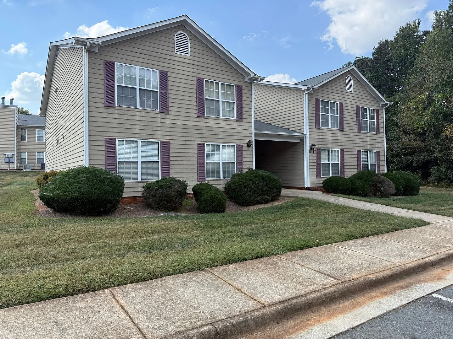 Spacious 2BR unit convenient to Guilford College Rd & Wendover — Photo 1