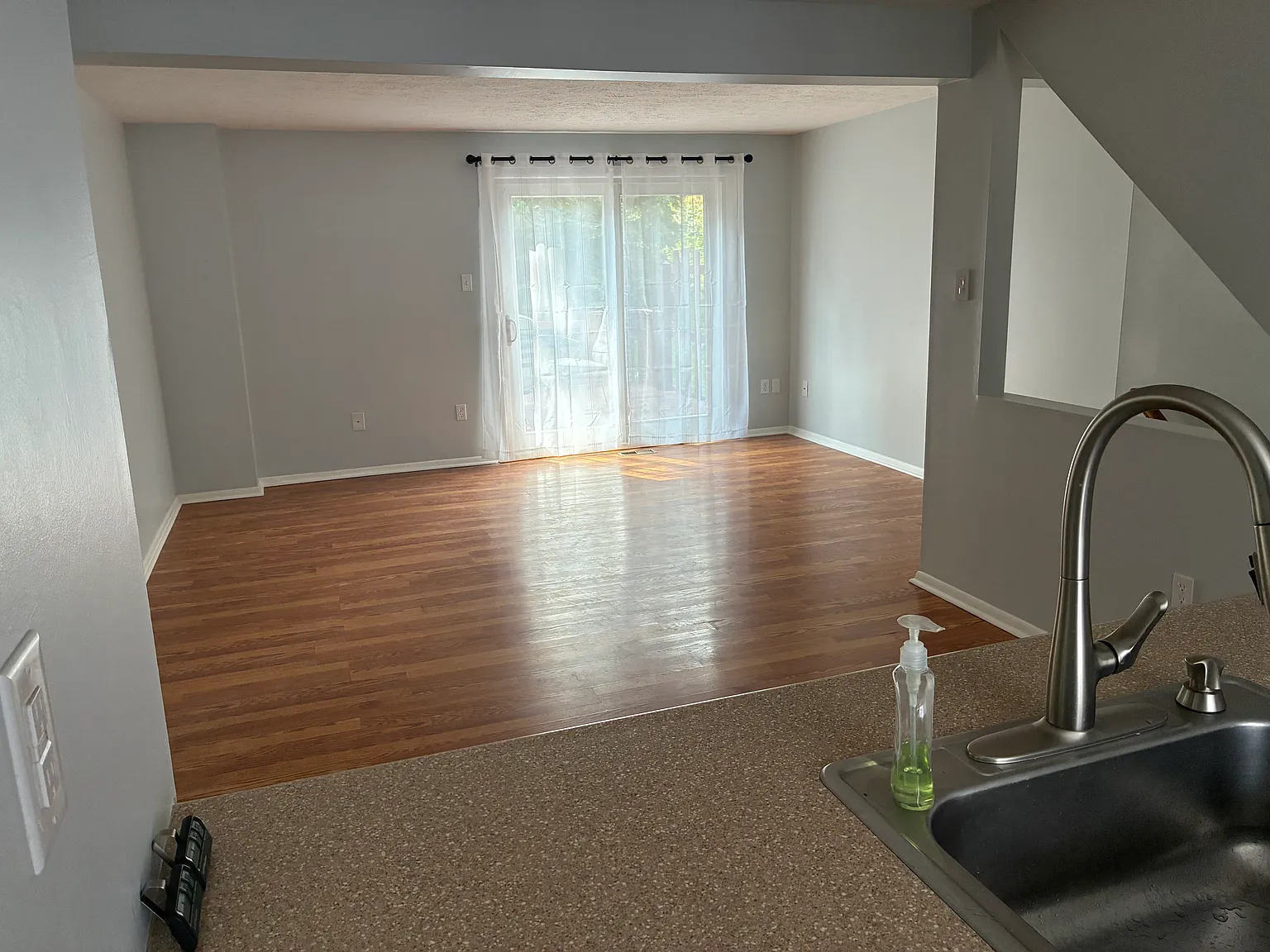 2 bed, 1.5 bath, 1040 sqft, $1,800 — Photo 4