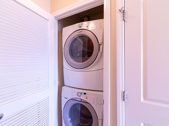5th image of 800 High St APT 219