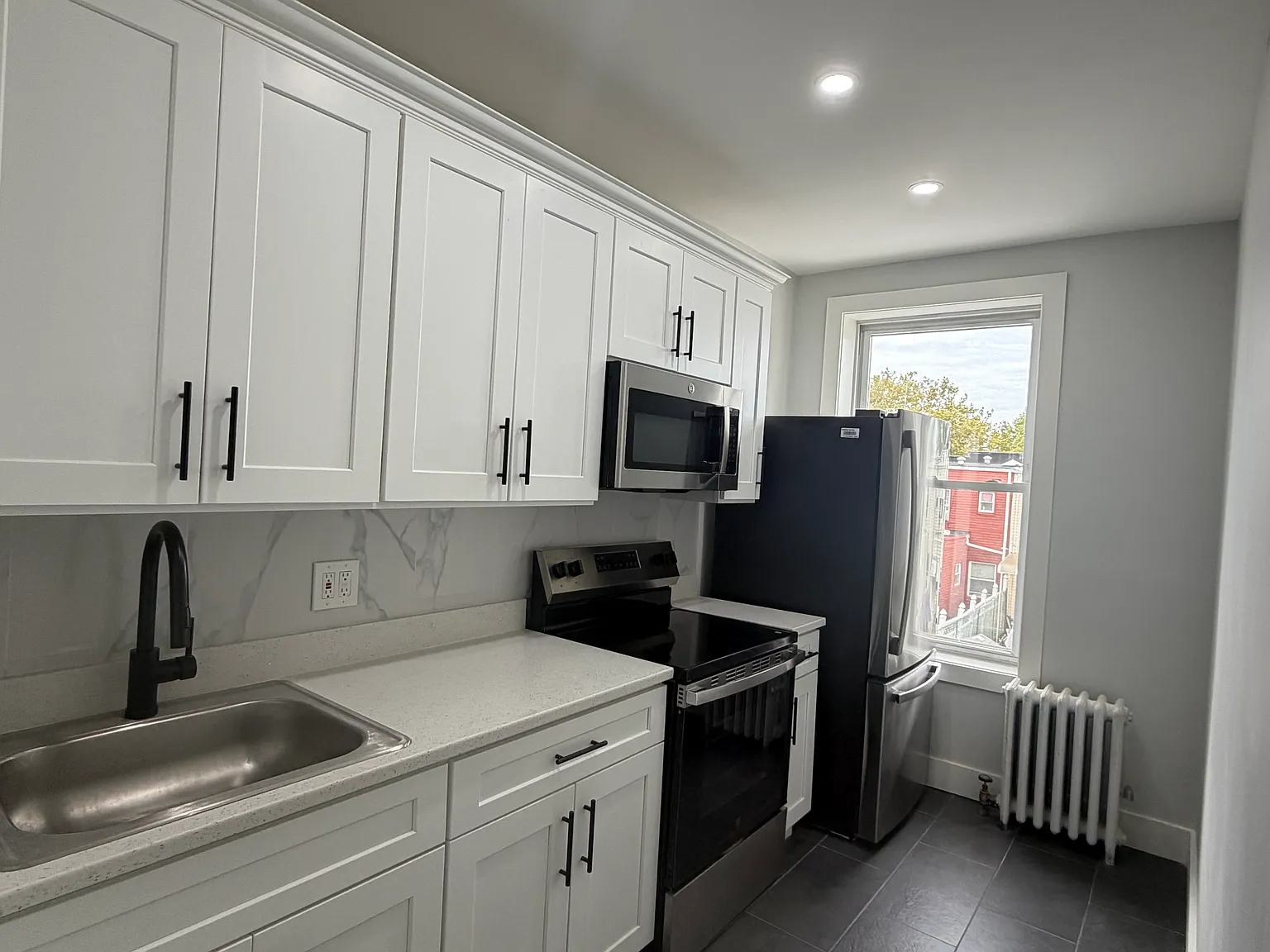 4 bed, 1100 sqft, $3,800 — Photo 3