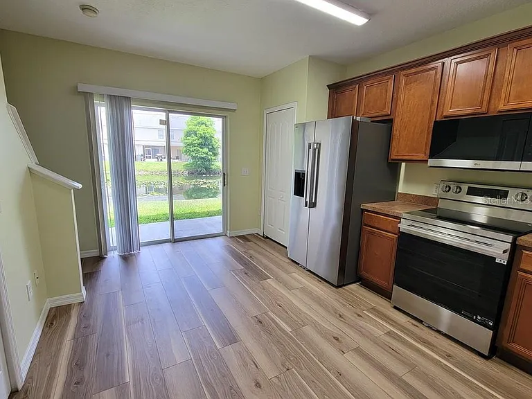 16414 Swan View Cir #16414 — Photo 9