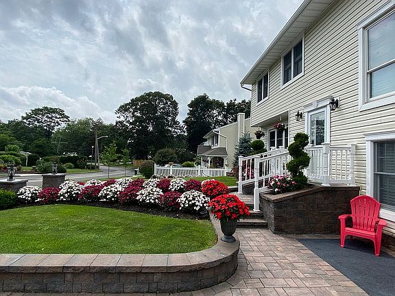 2nd image of 33 Hillcrest St