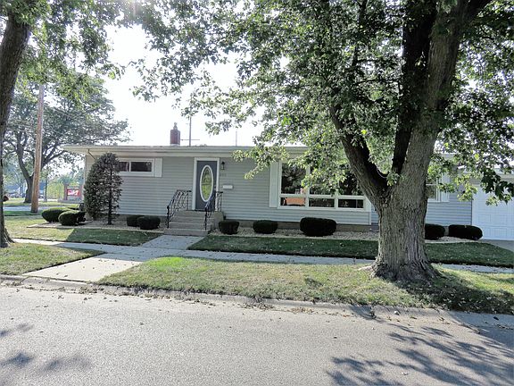 3rd image of 2453 Lincoln Ave