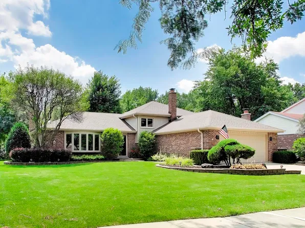 2147 Green Valley Rd, Darien, IL 60561