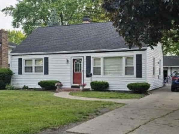 726 Stuart St, Grayslake, IL 60030