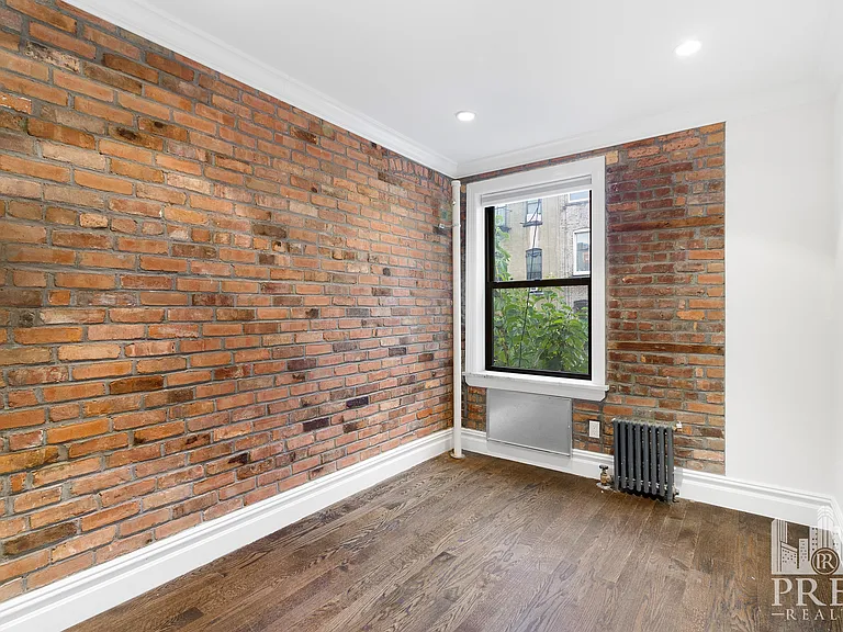 329 E 10th St #10 — Photo 9