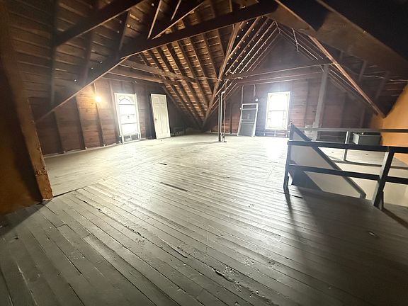 3rd image of 1048 Monroe Ave