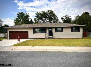 1909 Cheyenne Dr, Scottsbluff, NE 69361