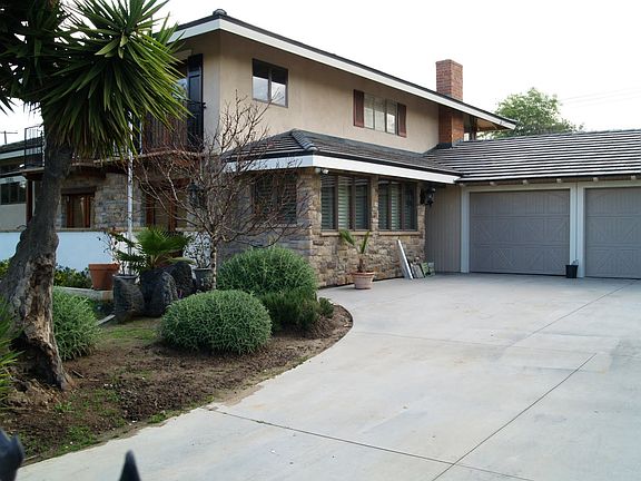 3rd image of 12082 Woodlawn Ave