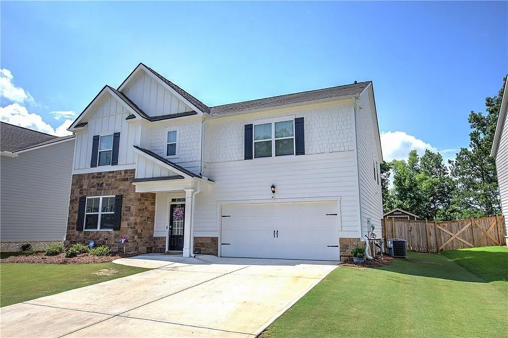 5 bed, 3.0 bath, 2912 sqft, $3,400 — Photo 2
