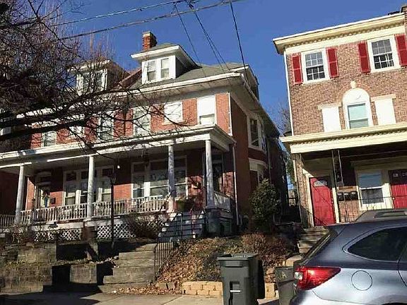 3rd image of 919 N Van Buren St