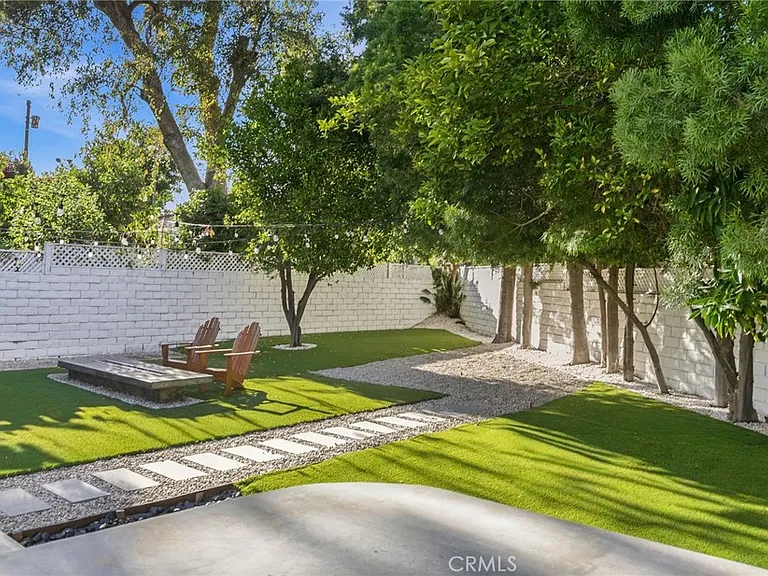 13135 Chandler Blvd — Photo 50