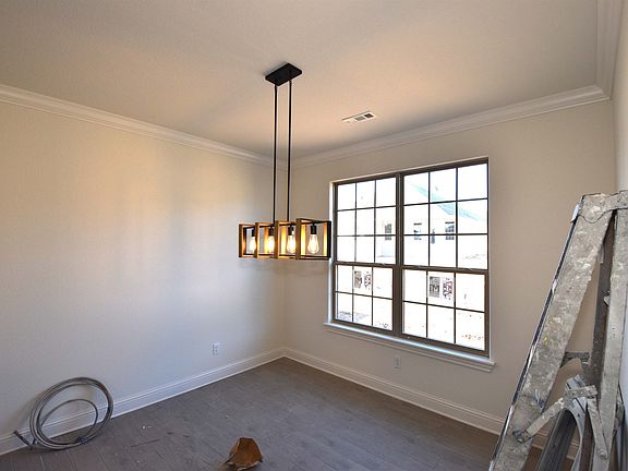 4th image of 720 Harbison St