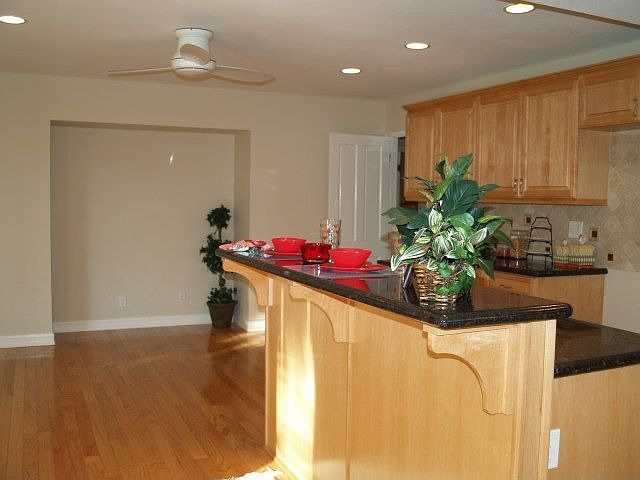 Beautiful Upgraded Kitchen