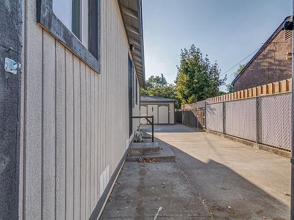 4th image of 5862 Sampson Blvd