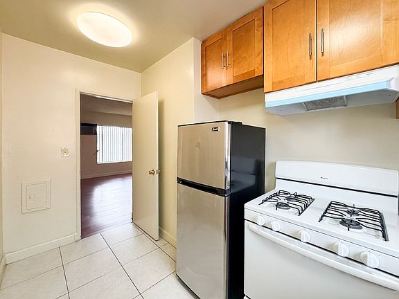 3rd image of 4641 La Mirada Ave #14