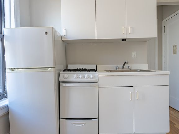 3rd image of 142 E 27th St APT 7B