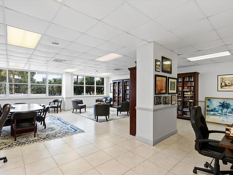 336 N Birch Rd #PENTHOUSE — Photo 42