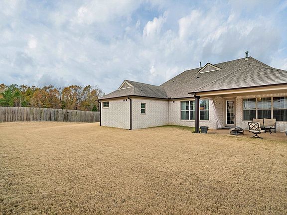 3rd image of 7087 Hill Farm Dr