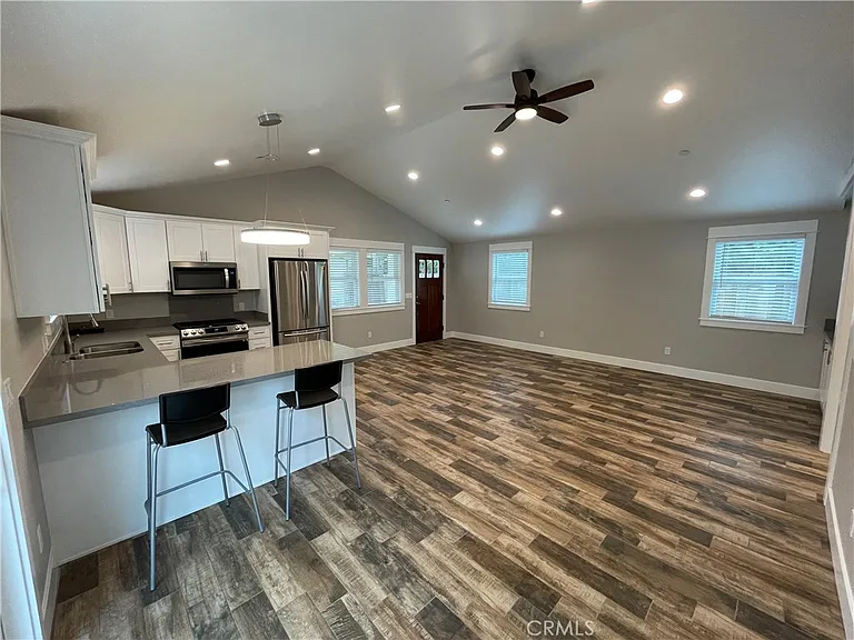 562 E Van Bibber Ave — Photo 6
