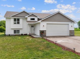 1131 Eulaine Cir, Hammond, WI 54015