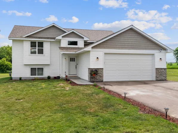 1131 Eulaine Cir, Hammond, WI 54015