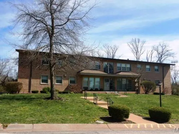 4 Delcrest Ct APT 201, Saint Louis, MO 63124