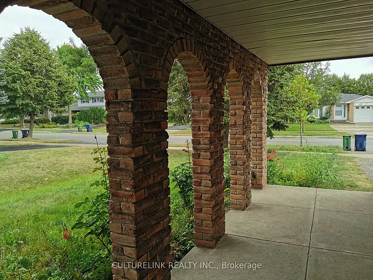 18 Westwater Dr — Photo 4