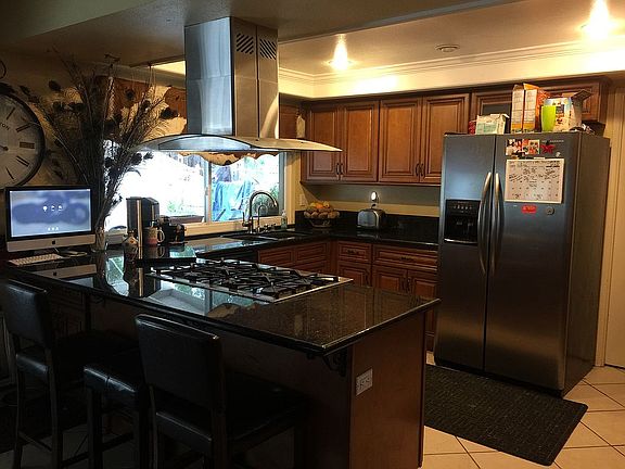 3rd image of 2475 Corydon Ave