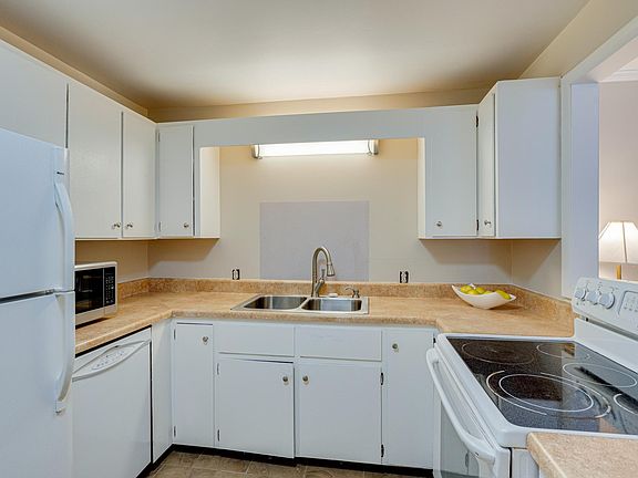 4th image of 3210 Orleans Dr APT 2