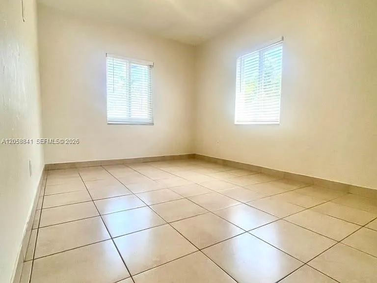 1679 NE 176th St — Photo 14
