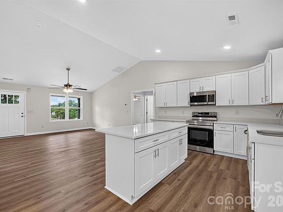 5th image of 350 14th Ave SW